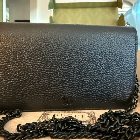Authentic Gucci GG Marmont Cassandra Crossbody black on black - new! - Picture 2 of 8